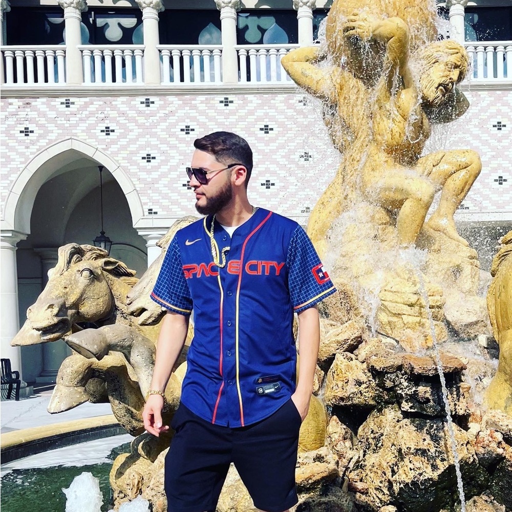 Meet your Posher, Abimael